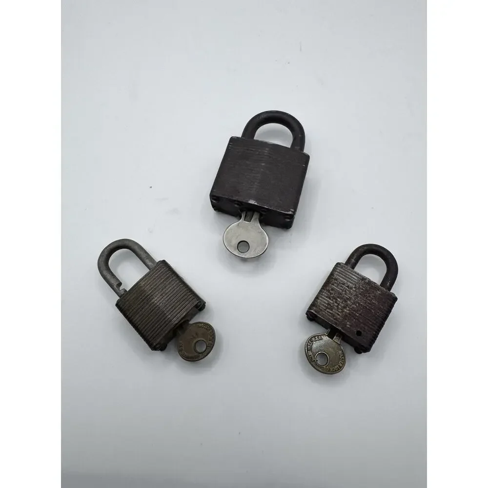 Lot of 3 Vtg Master Lock Padlocks Milwaukee USA w/ 1 Matching Walking Lion Key